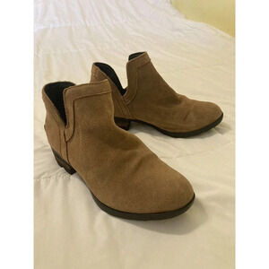 Sorel Lolla II Suede Cut-out leather ankle booties perforated soft tan size 6.5